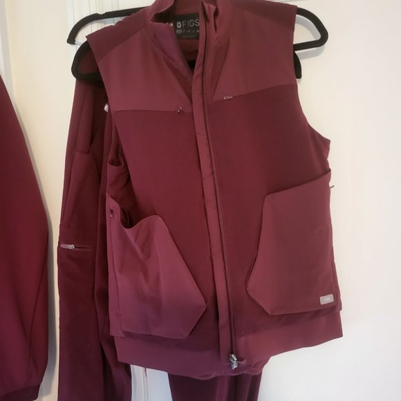 FIGS DISNEY LIMITED EDITION DISNEY BURGUNDY - Picture 13 of 13